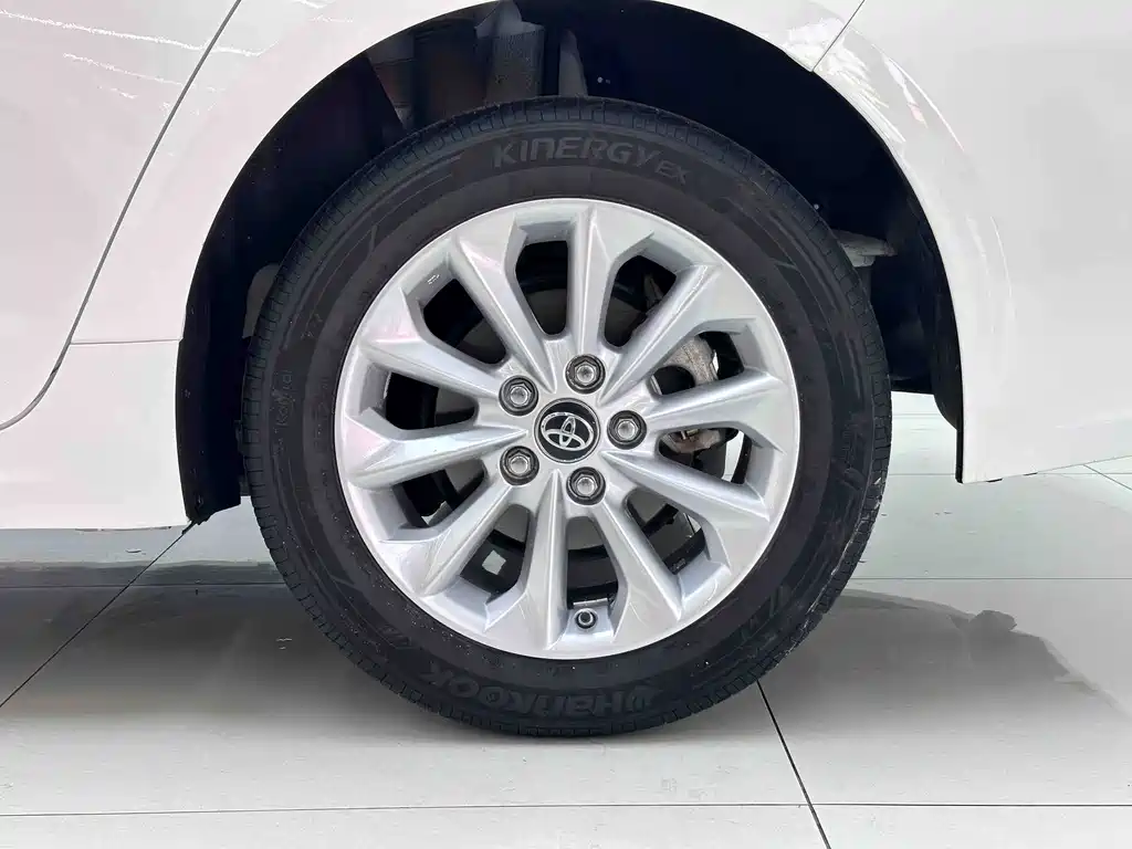 Toyota Corolla — фото 6