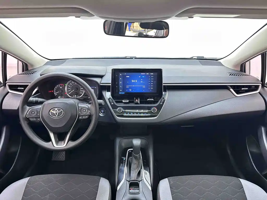 Toyota Corolla — фото 10