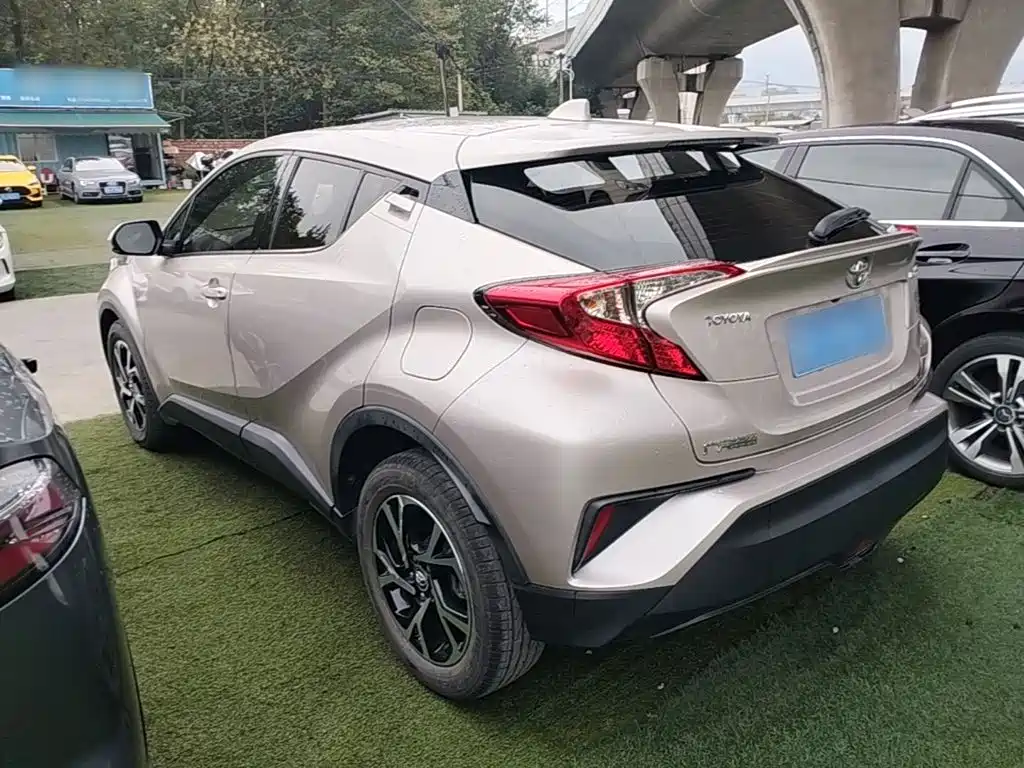 Toyota C-HR — фото 4