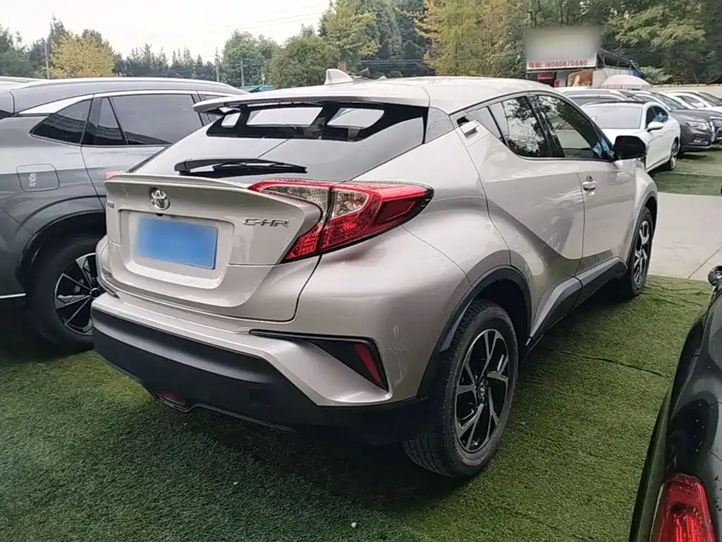 Toyota C-HR — фото 6