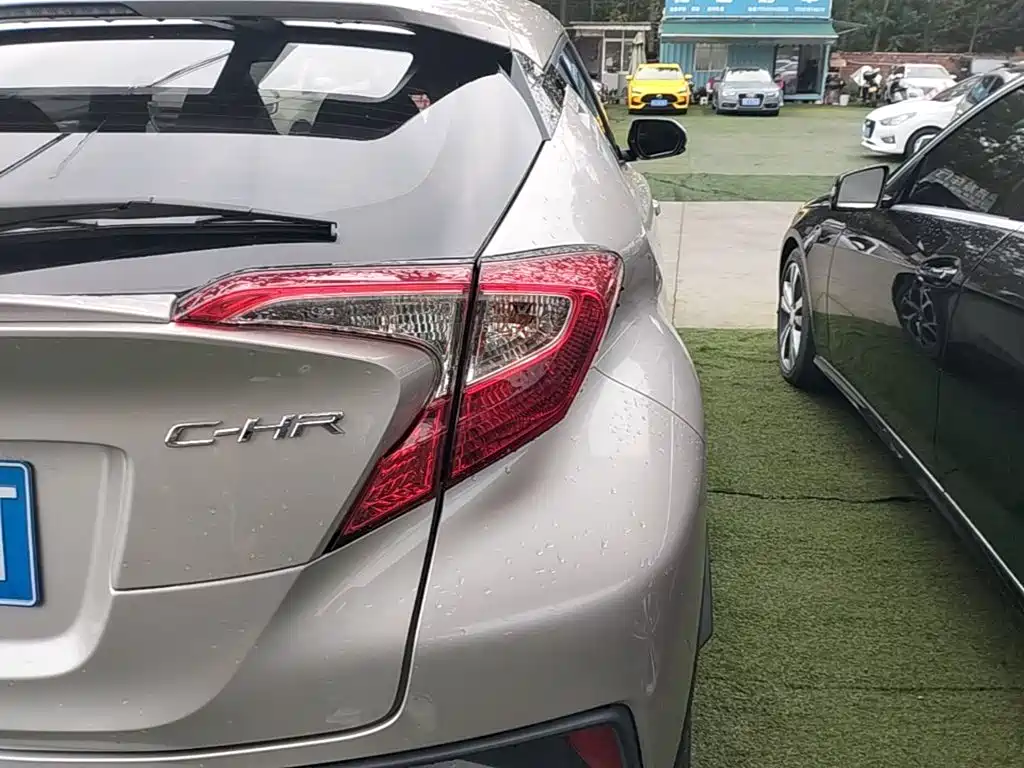 Toyota C-HR — фото 7