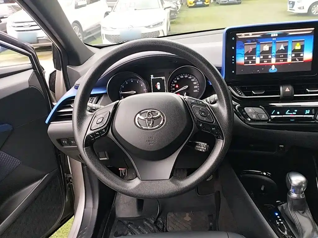 Toyota C-HR — фото 10
