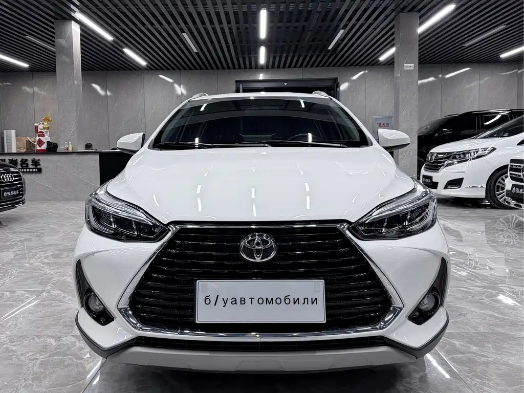 Toyota Yaris L — фото 2