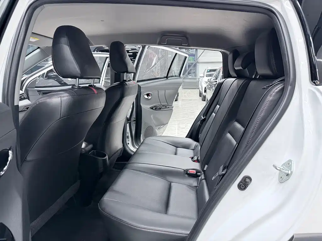 Toyota Yaris L — фото 17