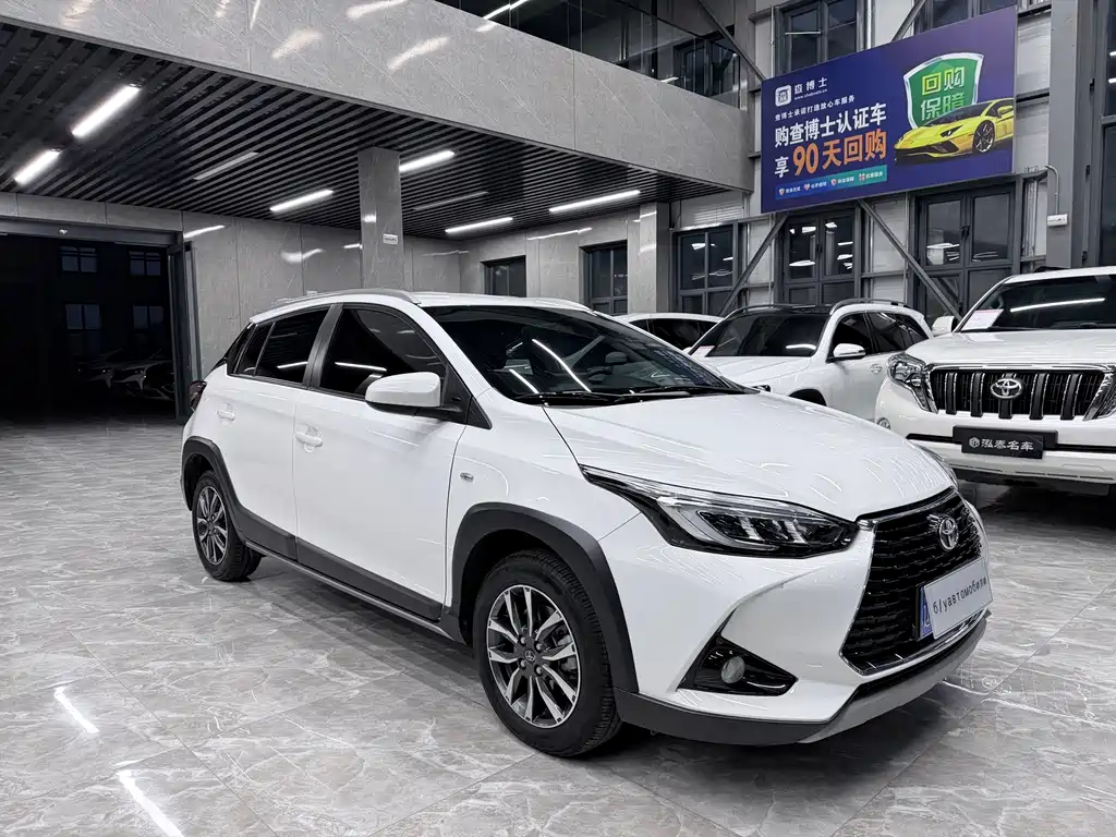Toyota Yaris L — фото 3