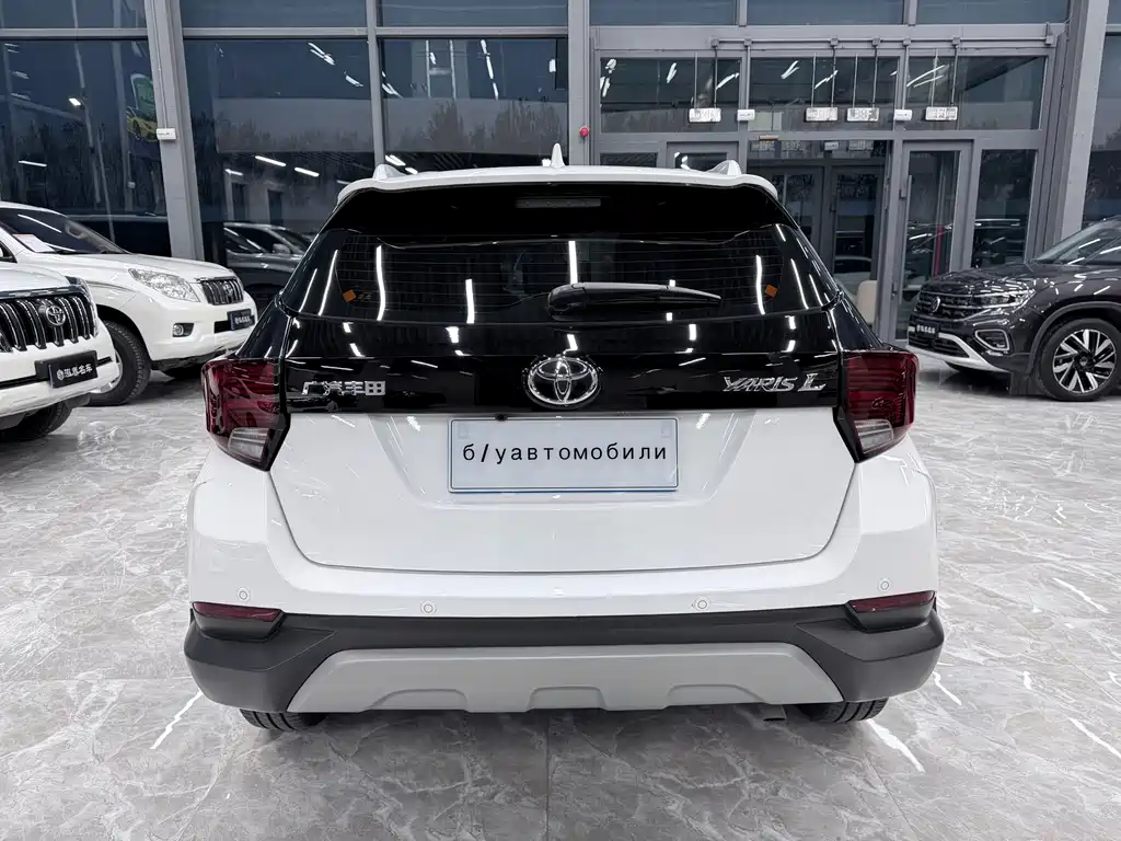 Toyota Yaris L — фото 5