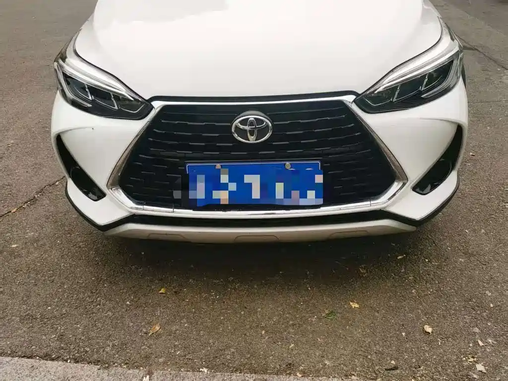 Toyota Yaris L — фото 2