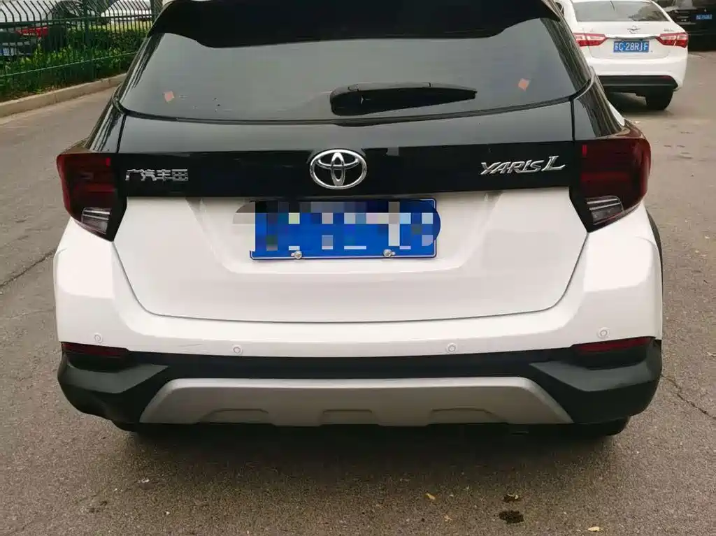 Toyota Yaris L — фото 8