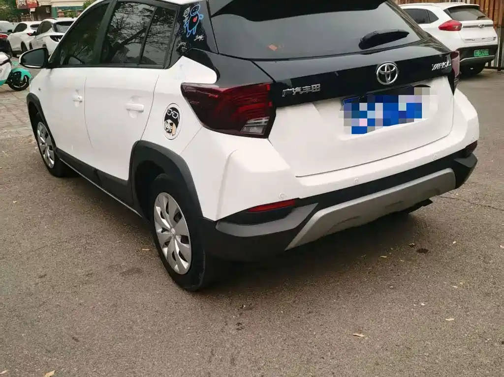 Toyota Yaris L — фото 9