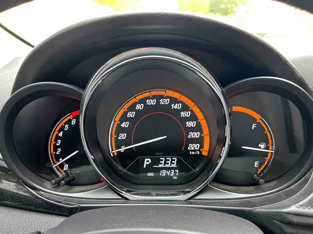 Toyota Yaris L — фото 20