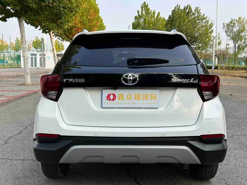 Toyota Yaris L — фото 5