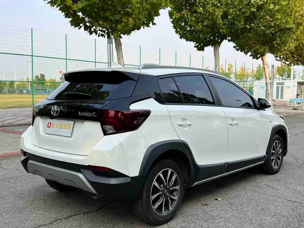 Toyota Yaris L — фото 6