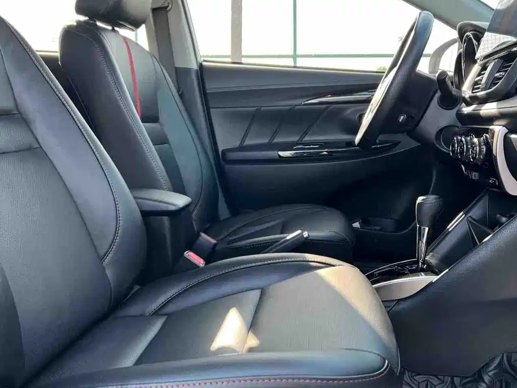 Toyota Yaris L — фото 8