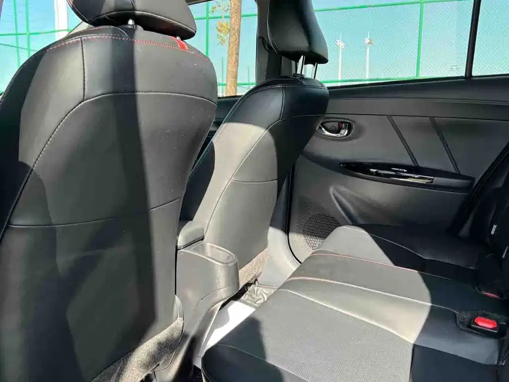 Toyota Yaris L — фото 9