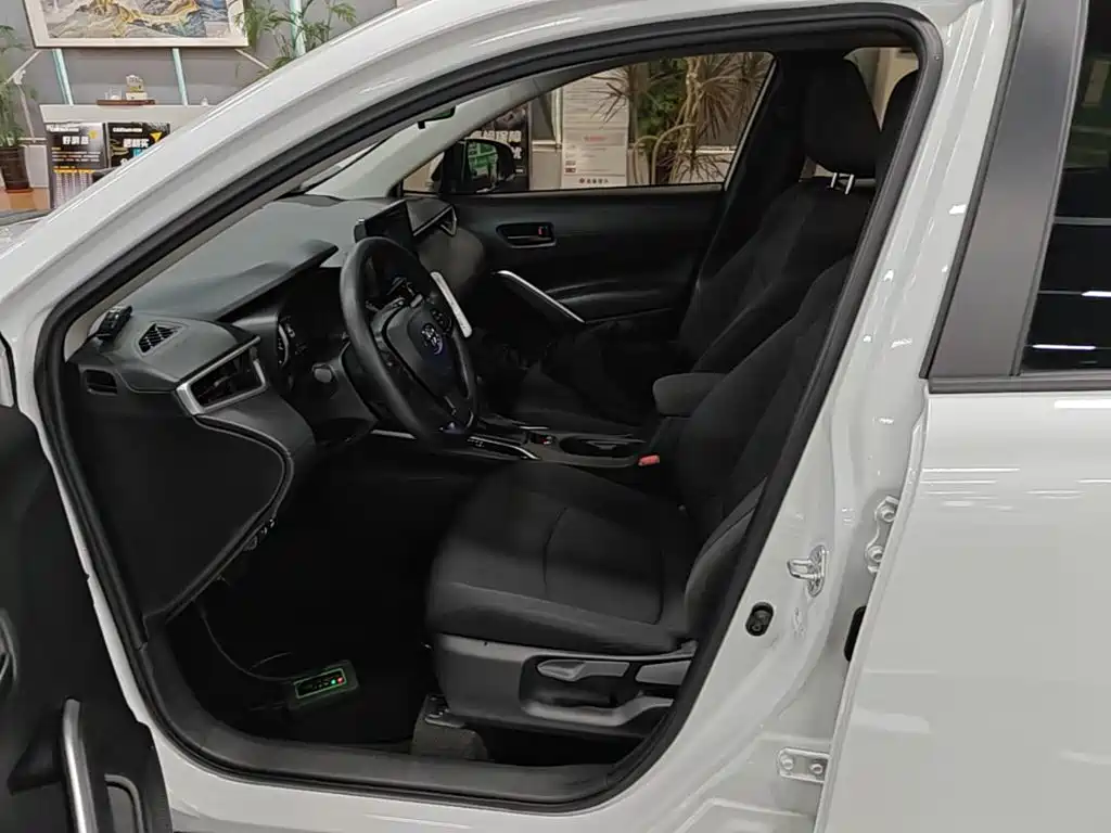 Toyota Corolla Cross — фото 15