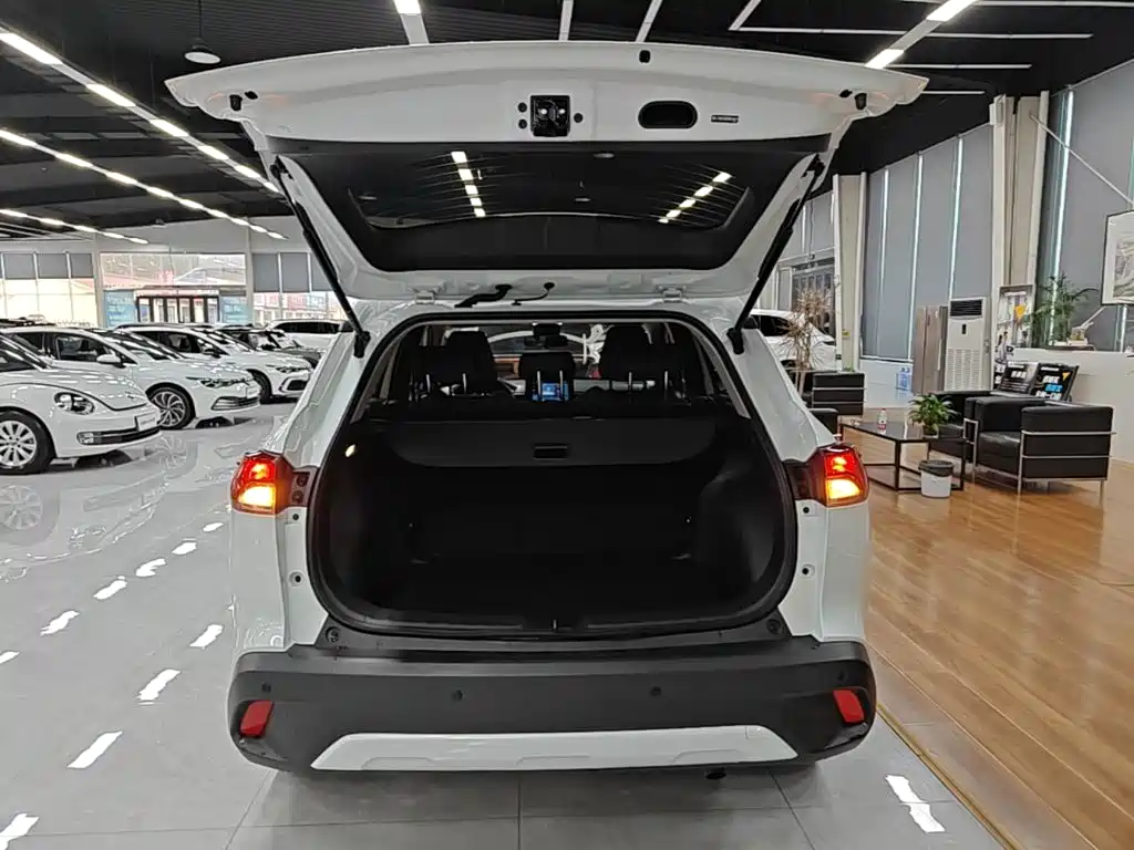 Toyota Corolla Cross — фото 18