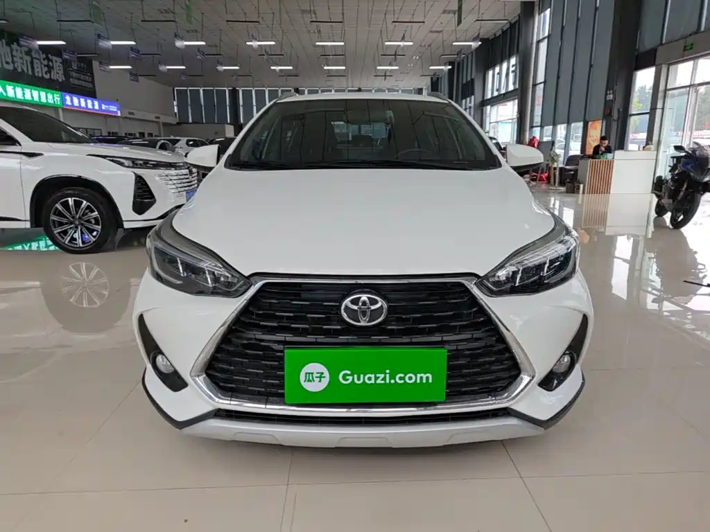 Toyota Yaris L — фото 2