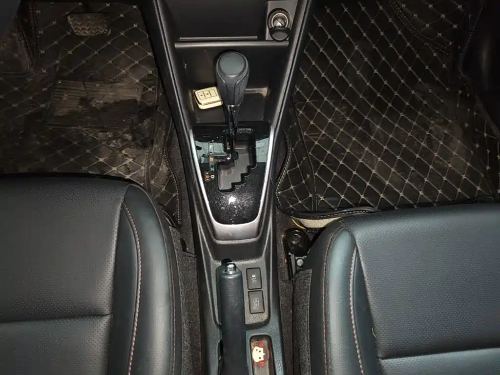 Toyota Yaris L — фото 13