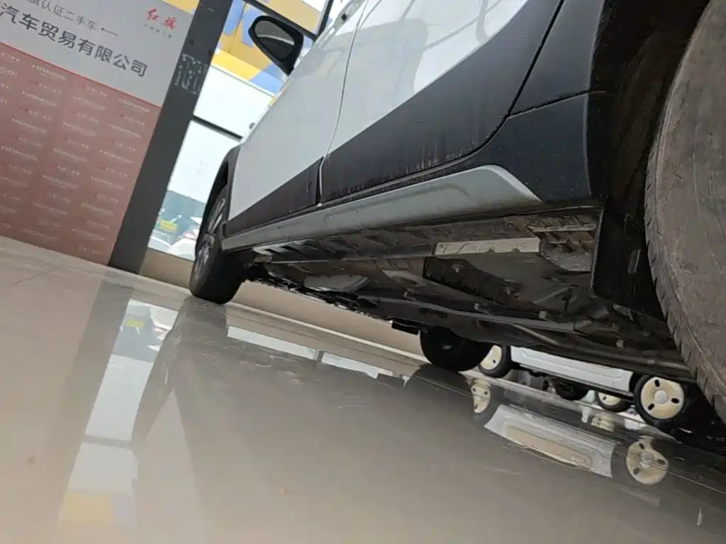 Toyota Yaris L — фото 21