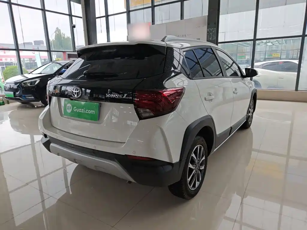 Toyota Yaris L — фото 6