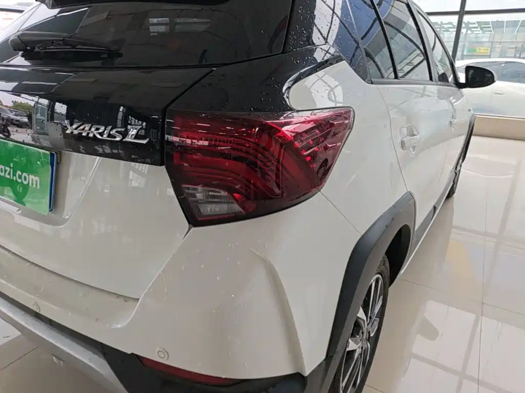 Toyota Yaris L — фото 7