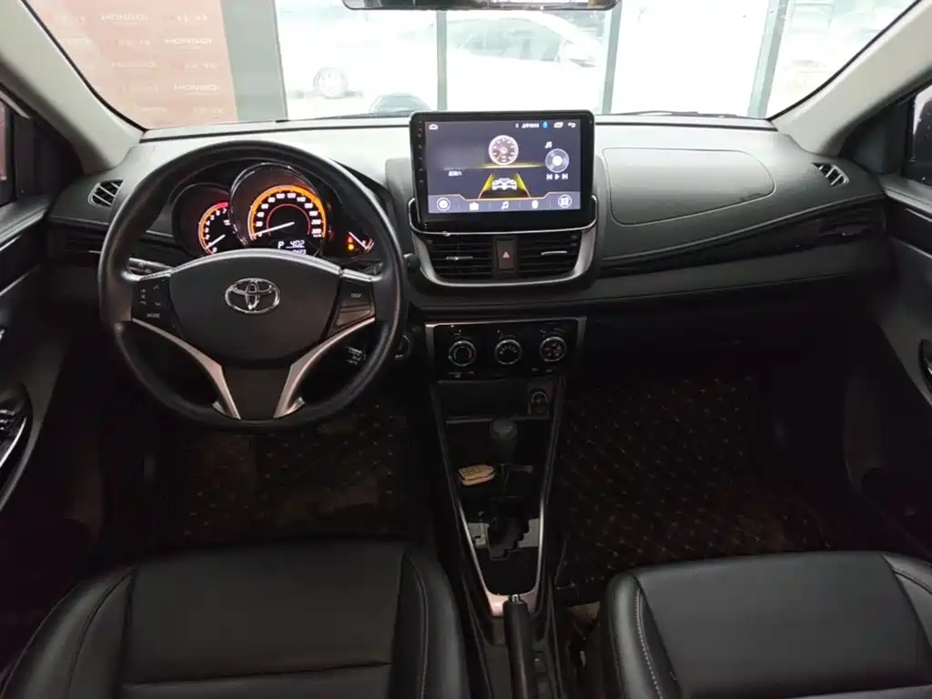 Toyota Yaris L — фото 9