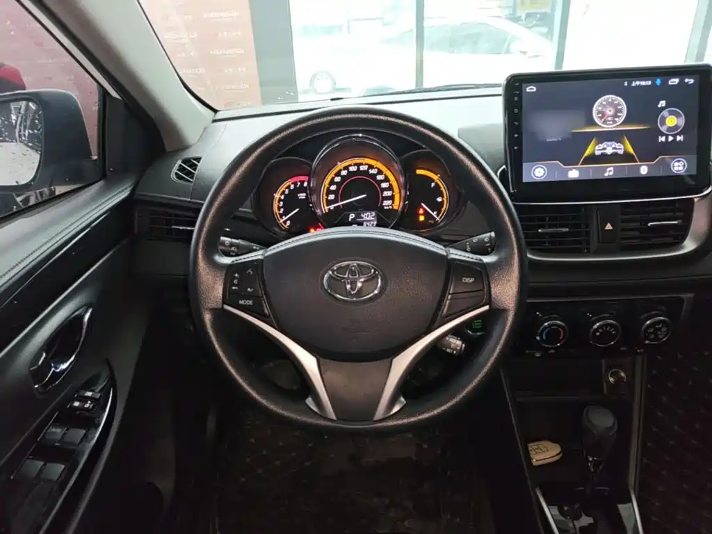 Toyota Yaris L — фото 10