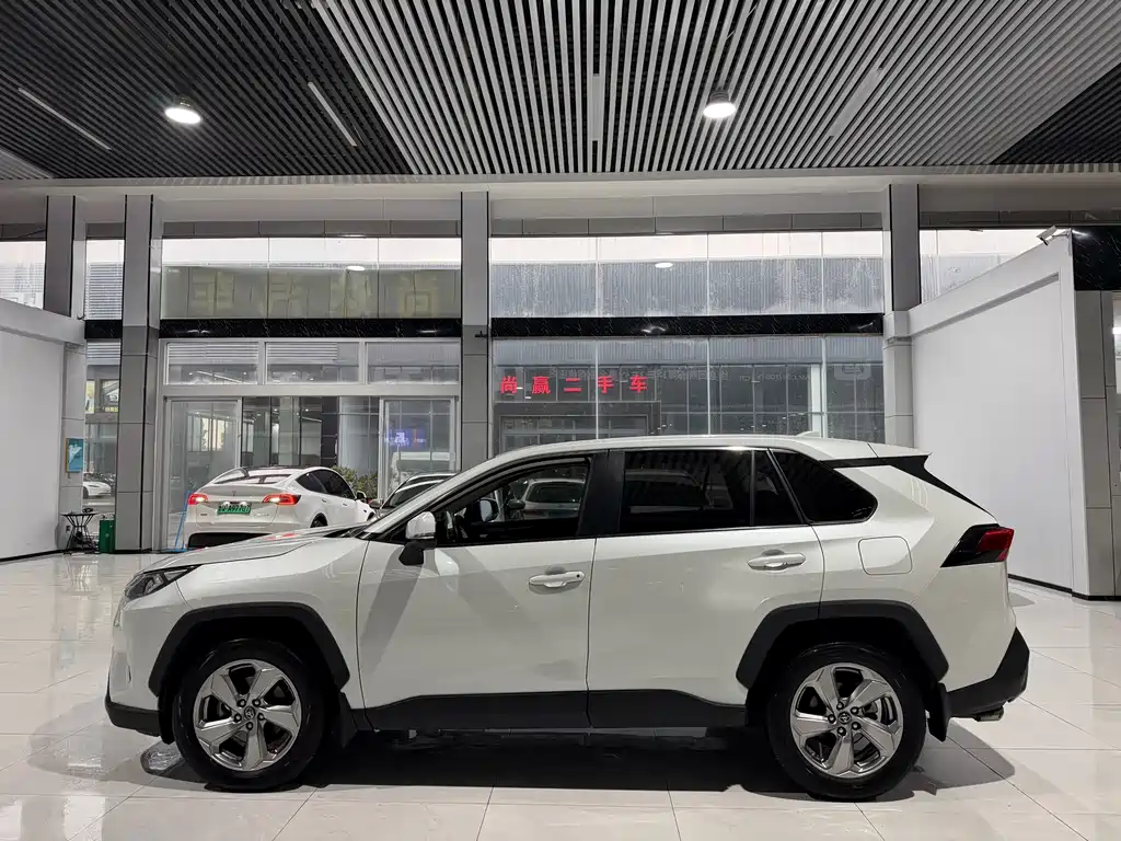 Toyota RAV4 — фото 3