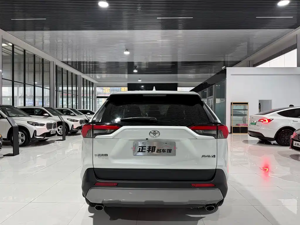 Toyota RAV4 — фото 4