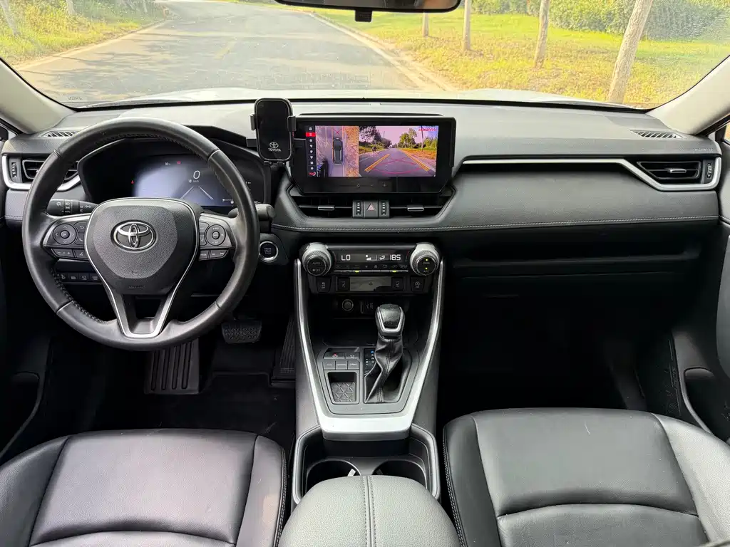 Toyota RAV4 — фото 5