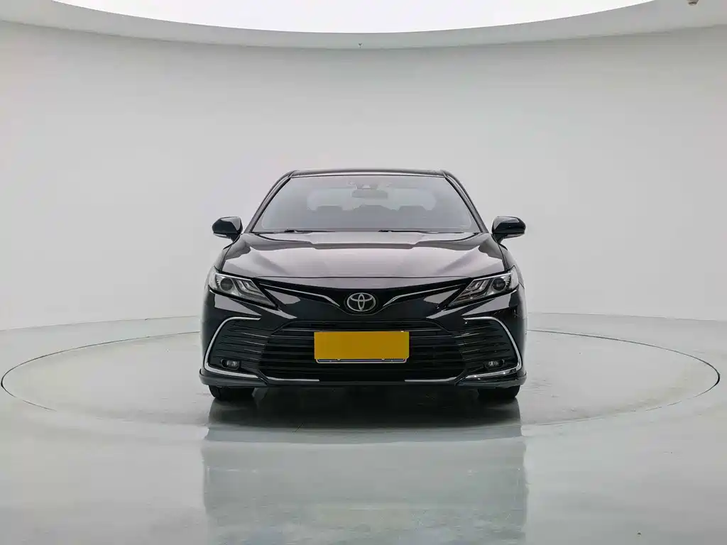 Toyota Camry — фото 2
