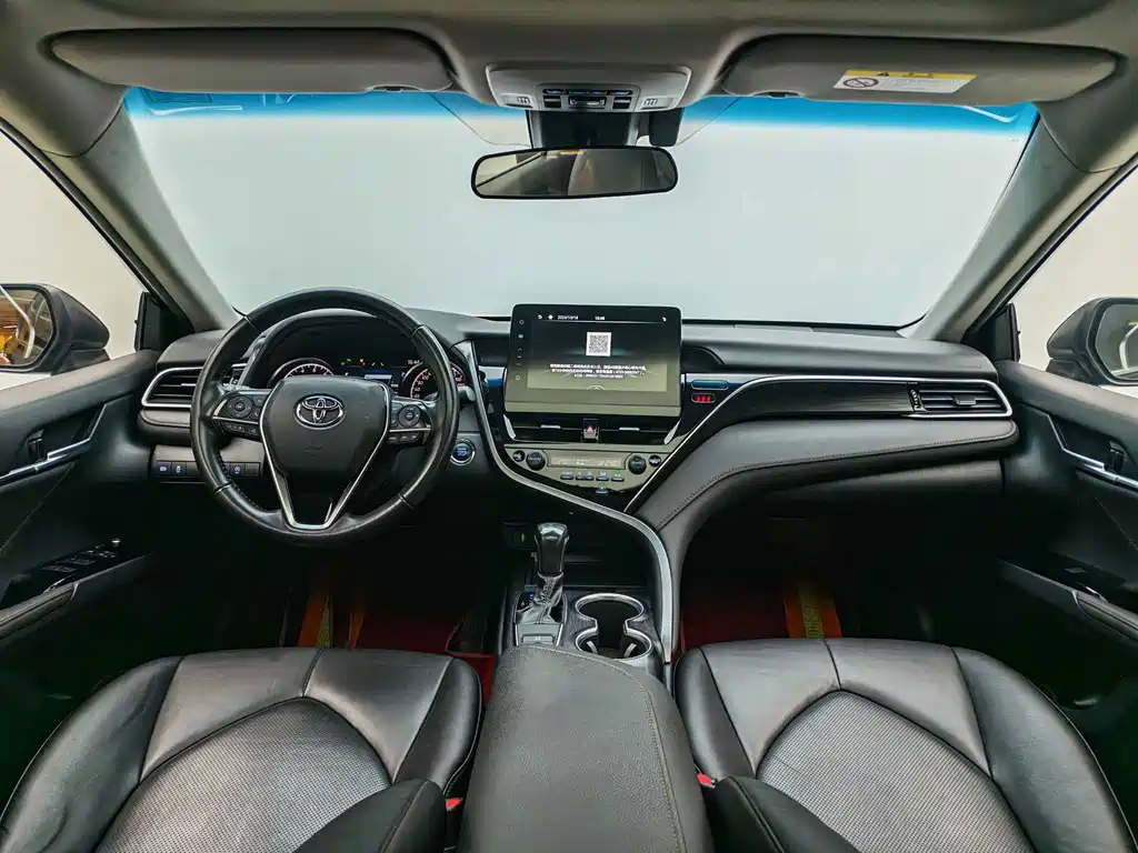 Toyota Camry — фото 11