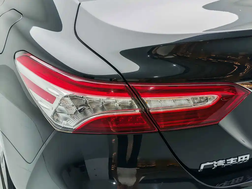 Toyota Camry — фото 13