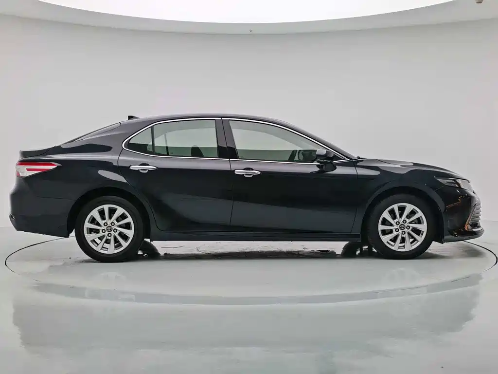 Toyota Camry — фото 8