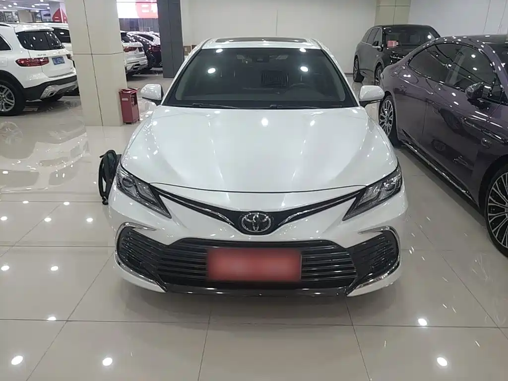 Toyota Camry — фото 2