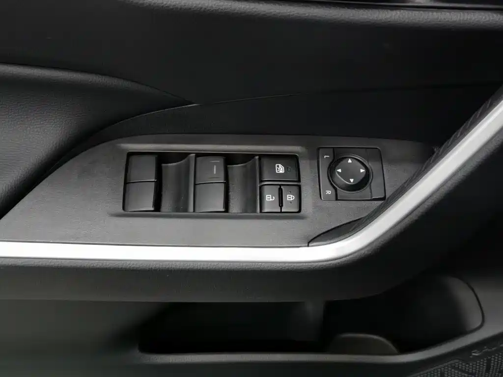 Toyota RAV4 — фото 9