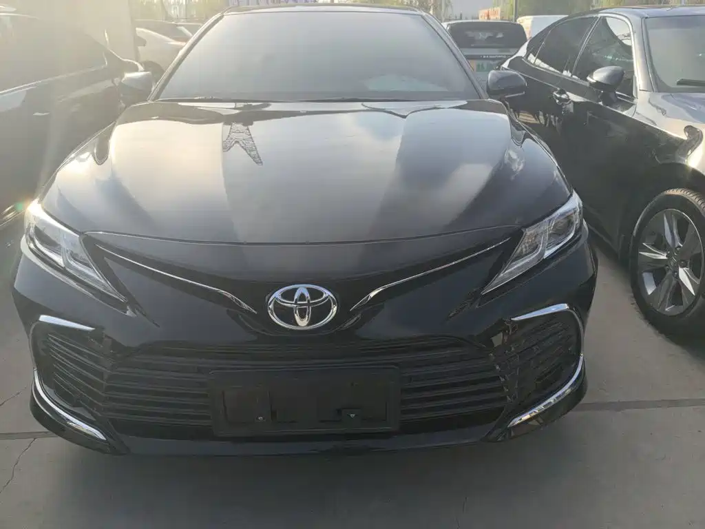 Toyota Camry — фото 2