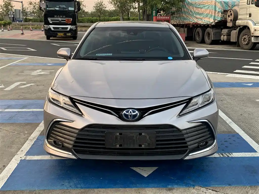 Toyota Camry — фото 2