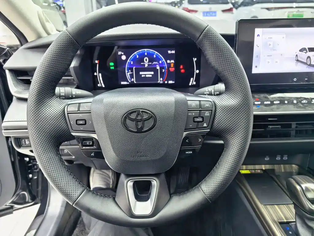 Toyota Camry — фото 9