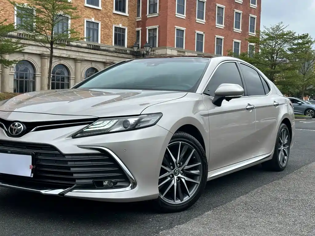 Toyota Camry — фото 13