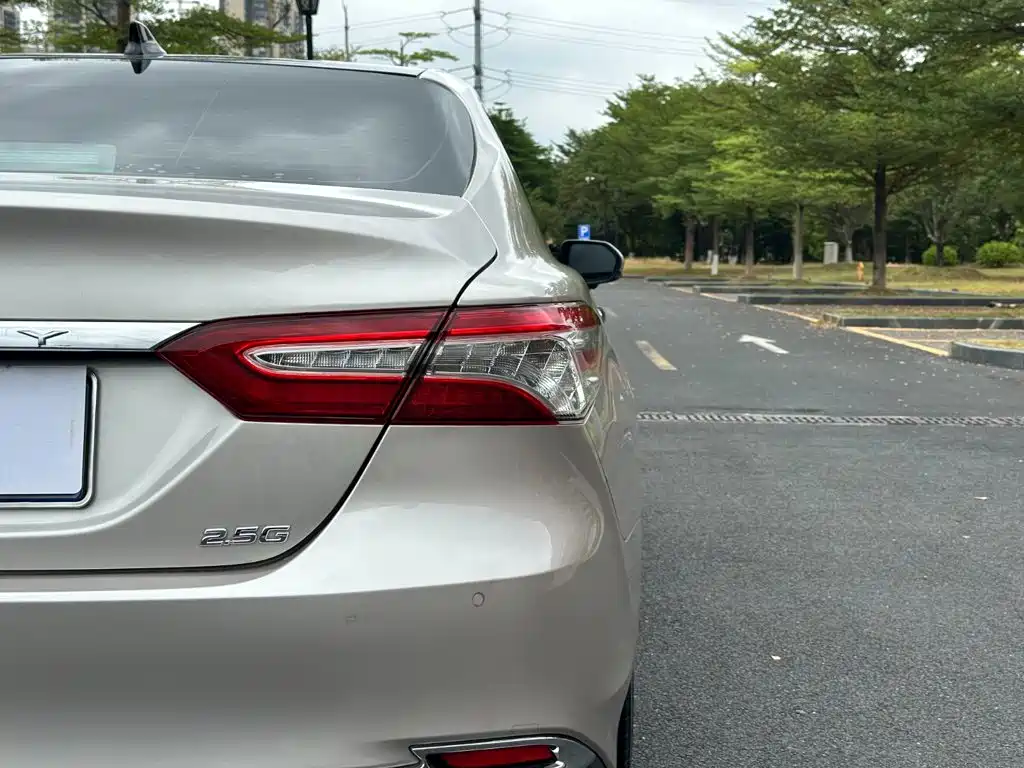 Toyota Camry — фото 14