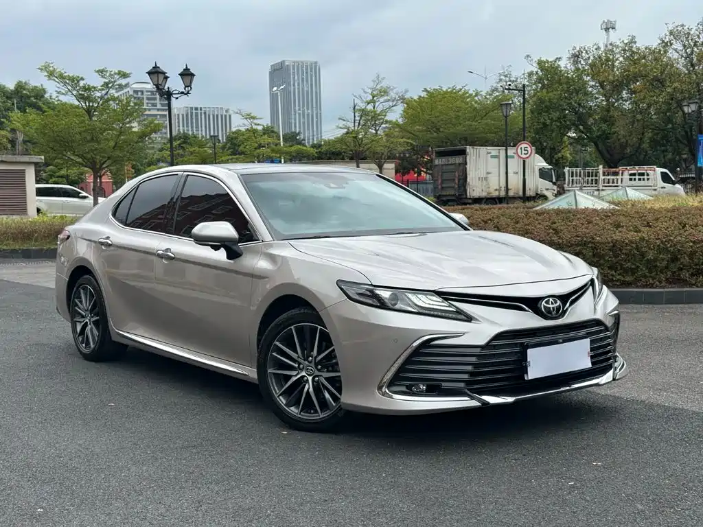 Toyota Camry — фото 3