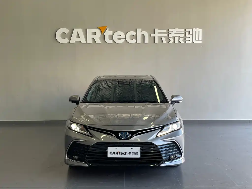 Toyota Camry — фото 2