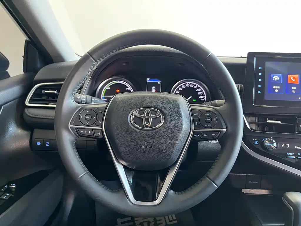 Toyota Camry — фото 31
