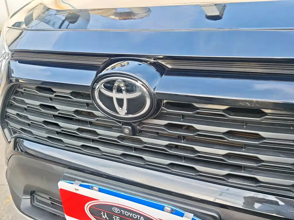 Toyota RAV4 — фото 5