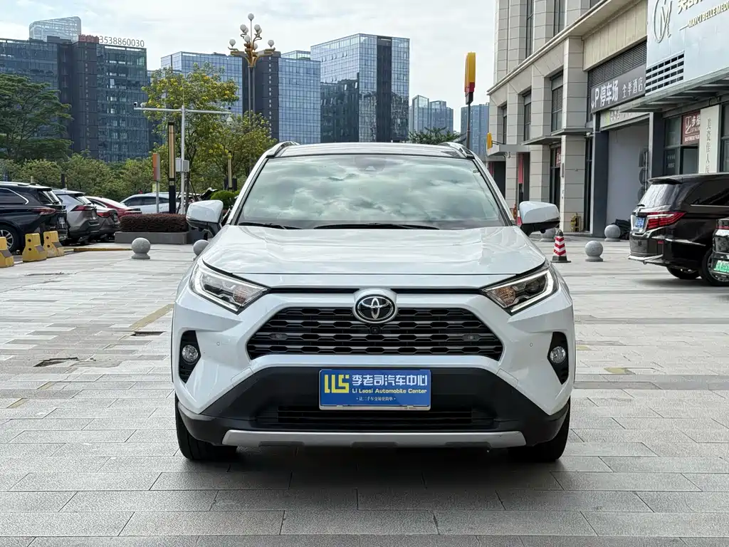 Toyota RAV4 — фото 2