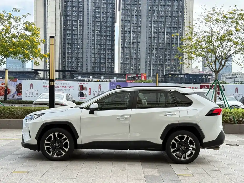 Toyota RAV4 — фото 3