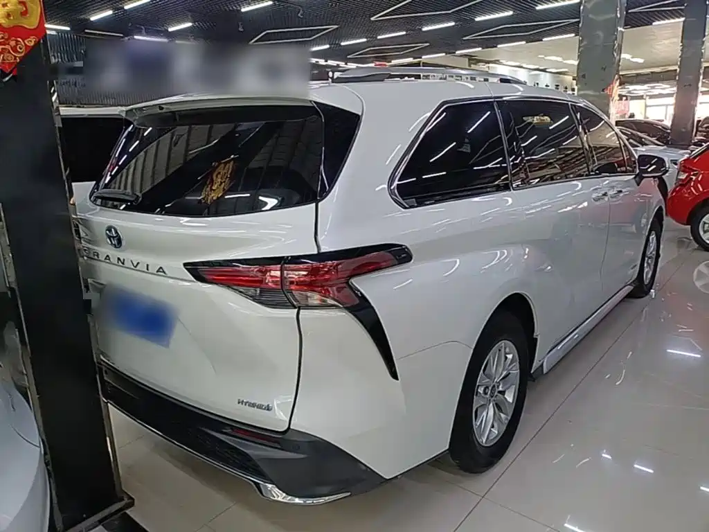 Toyota Granvia — фото 6