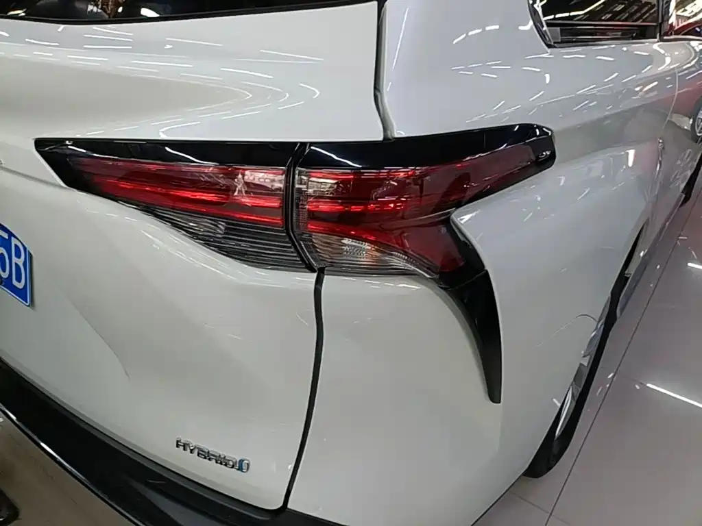 Toyota Granvia — фото 7