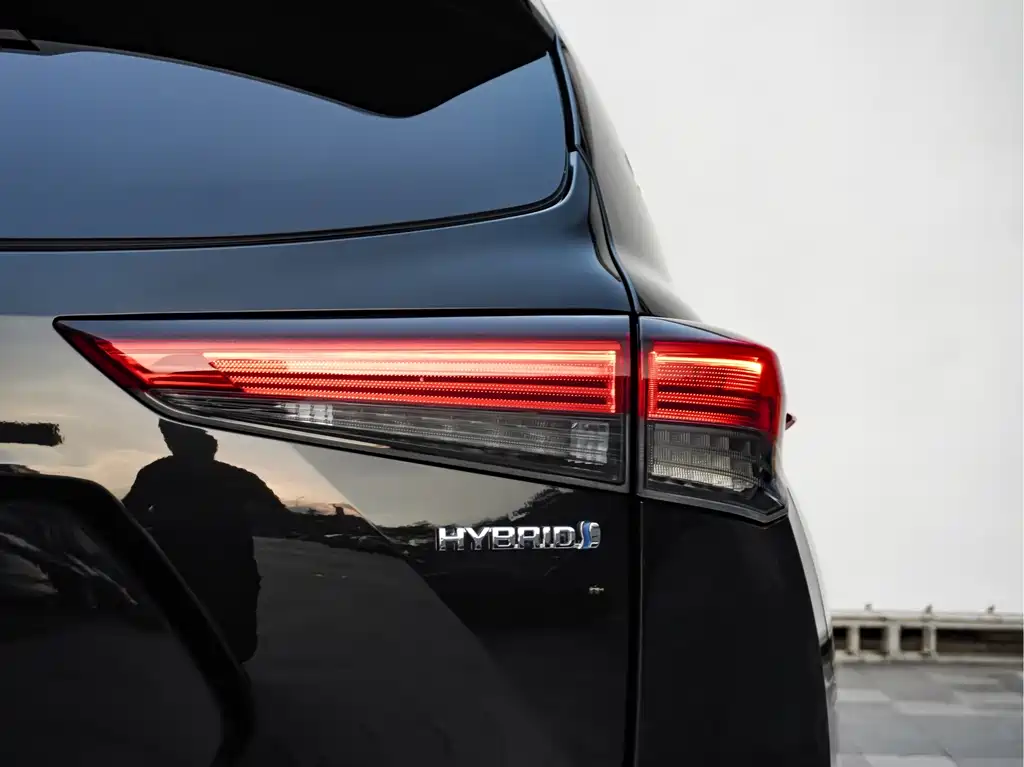 Toyota Crown Kluger — фото 10